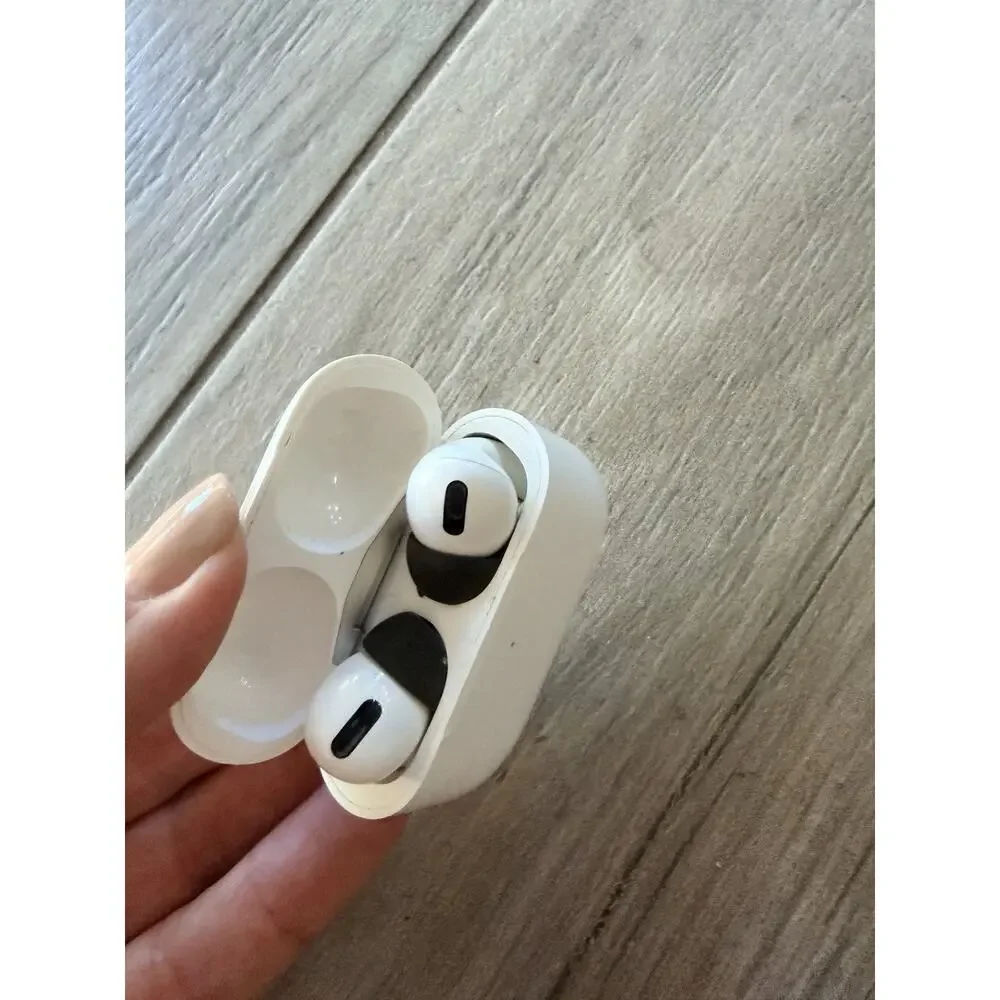 Apple AirPods Pro 2nd Generation USB-C full set MTJV3AM/A USED CC